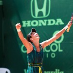 Alexandrina Naydenova reacciona al ganar el partido final y coronarse campeona del primer certamen femenino en la Copa Seguros Bolívar Open de tenis de Bucaramanga.