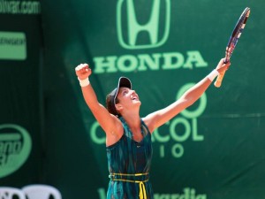 Alexandrina Naydenova, quien se hospedó en un hogar de Cabecera, se coronó campeona del Seguros Bolívar Open de Tenis, realizado en Bucaramanga.