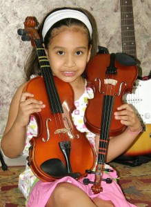 El violín y la guitarra son los amigos inseparables de Valentina Galán Sanabria.