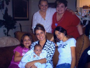 Con su hija Silvia Andrea, sus nietas y su bisnieta Manuelita.