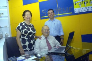 Gustavo Aponte en las labores diarias junto a su esposa Alicia y su hijo Héctor Enrique.
