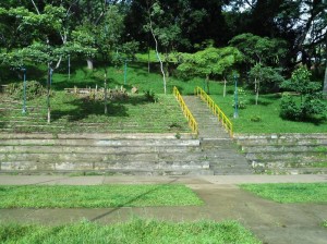 Las escaleras del parque de Leones aún permanecen limpias.