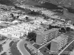 Así lucía el barrio Conucos en 1965, cuando aún no estaba la Iglesia Divino Niño y cuando se construían los apartamentos.
