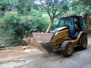 El Acueducto Metropolitano de Bucaramanga ejecuta obras en la vía a Pan de Azúcar.