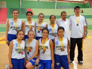 El equipo femenino de baloncesto del colegio de La Presentación triunfó en Intercolegiados Departamentales.