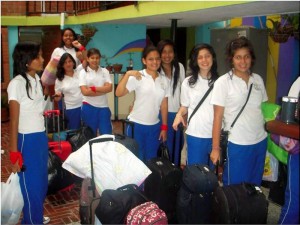 Las estudiantes del Santa María Micaela preparan su “viaje” por todo el mundo, en su Semana Cultural.