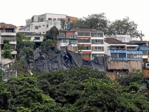 La caída de algunos niveles de 4 viviendas de Pan de Azúcar, a mediados de octubre, fue una de las primeras campanas de alerta frente a lo que podría ocasionar el invierno en la comuna 12.
