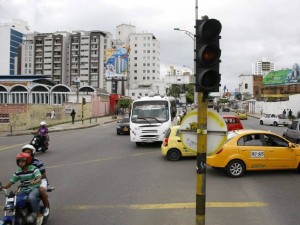 El concejal pretende limpiar postes y semáforos en varios puntos de la ciudad.