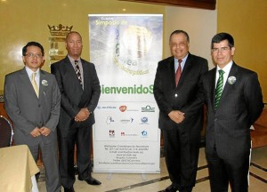 Dr. José Muñoz, Dr. Michel Volcy, Dr. José Vargas y el Dr. Mauricio Rue-da Sánchez.