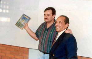 Tibero Gómez Bohórquez junto al docente fallecido Juan de Dios Martínez.
