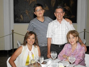 Claudia Sandoval, Yolanda Castellanos, Carlos Andrés Becerra y Ángela Castellanos. 