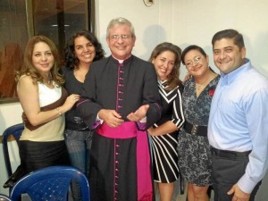 Mariluz Cortés, Johana Pulido, 	Monseñor Carlos Camacho, Diana Pimiento, Claudia Pinzón y Carlos Peñalosa.