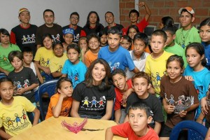 Ángela Patricia Janiot ha seguido de cerca el proceso con los 500 niños de Villas de San Ignacio, en el norte de Bucaramanga.