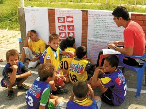 Mediante el fútbol se implementan acciones pedagógicas para fomentar valores en los niños.