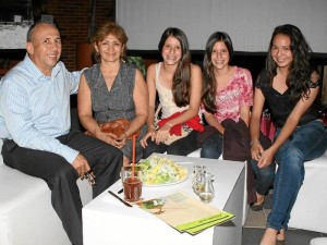 Jaime Rueda, Esperanza Rueda, Juliana Amaya, Camila Amaya y Daniela Cárdenas.