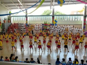 Festival de danzas con los niños del San Pedrito