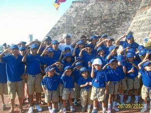 Cada niño recibe para su viaje al mar un kit con vestido de baño, chan-cletas y toalla. Esto fue en el reciente viaje a Cartagena y Barranquilla, en septiembre.