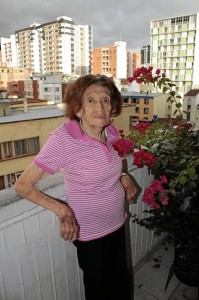La señorita Betulia González, con 90 años, es la habitante más antigua de Magisterio IV.