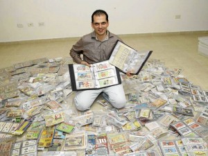 Juan Fernando Sisa Vargas no se considera ludópata. “Pero me gusta coleccionar y no lo considero vicio, sino un hobbie”, dice sobre su colección de billetes de lotería.