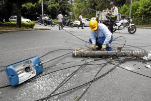 La Electrificadora de Santander, ESSA, atendió la emergencia para devolver en el menor tiempo el servicio de energía a la zona.