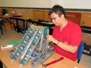 Los estudiantes trabajaron en el robot desde octubre pasado. A su lado siempre estuvieron los docentes.