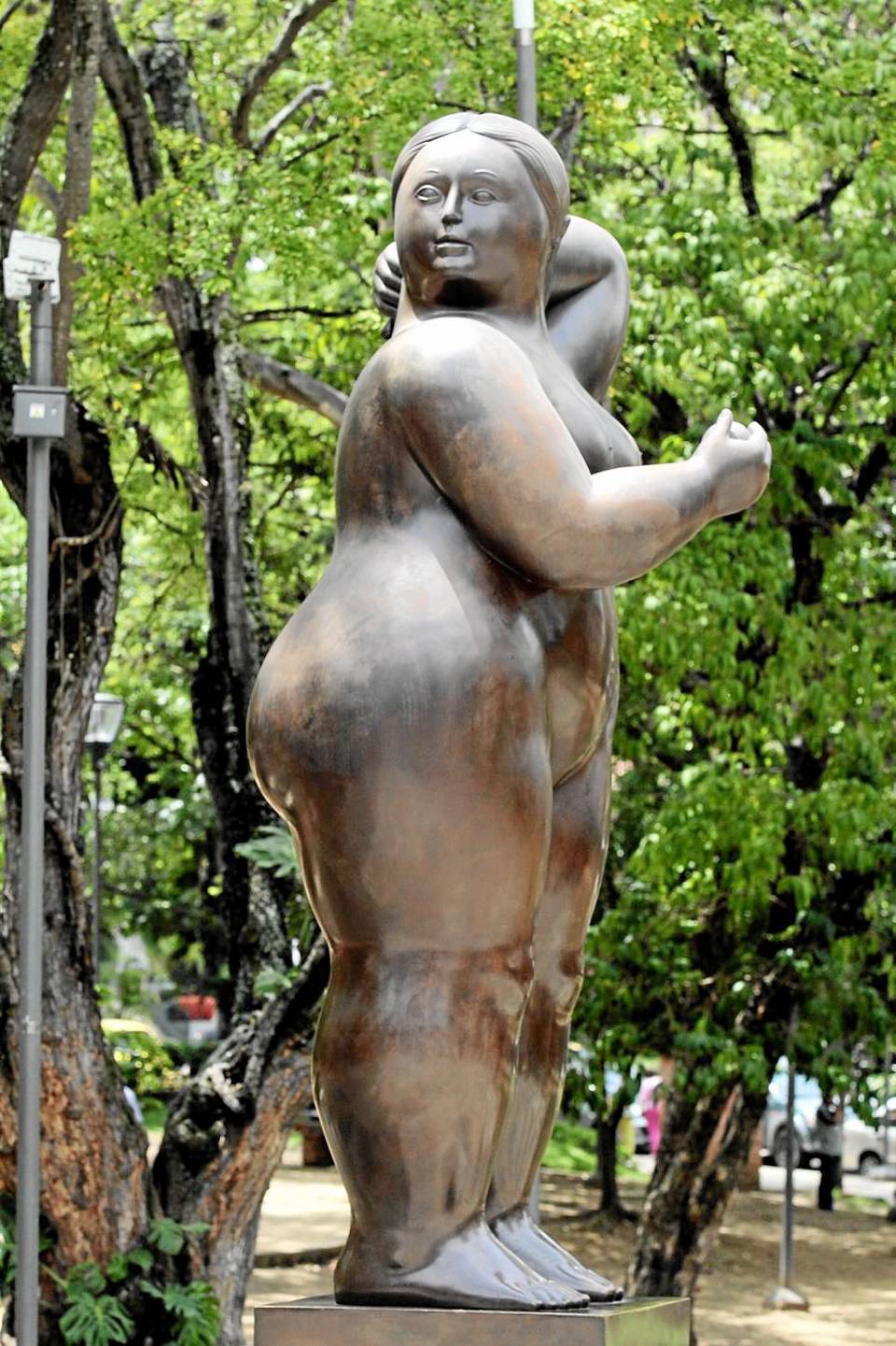 El deterioro en la superficie de la escultura se generaliza en la parte derecha de la figura de la ‘gorda’.