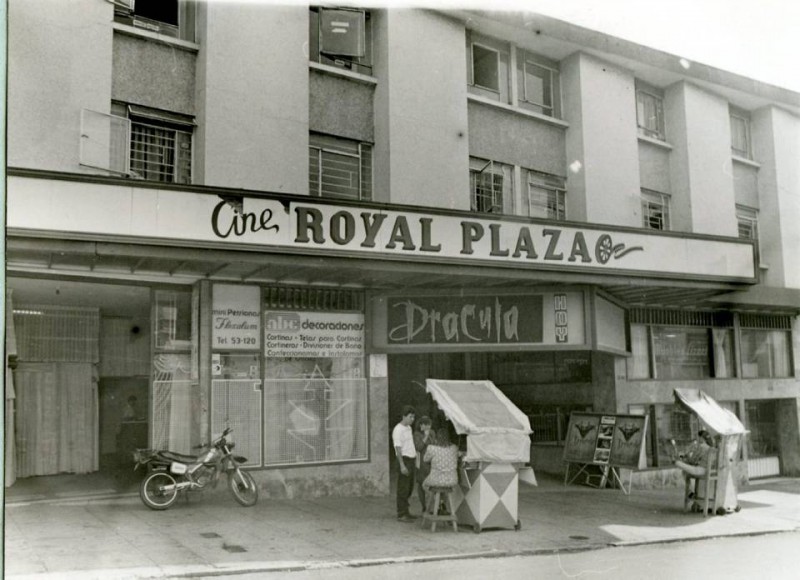 En el año de 1992 a El Teatro Analucía se le conoció como el Cine Royal Plaza.