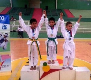 Estudiantes de La Presentación en el torneo de taekwondo. - Suministrada /GENTE DE CABECERA