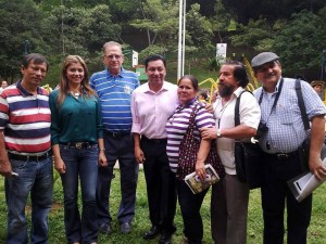 El alcalde y su esposa estuvieron en el barrio El Prado y compartieron con la comunidad.  - Suministrada /GENTE DE CABECERA