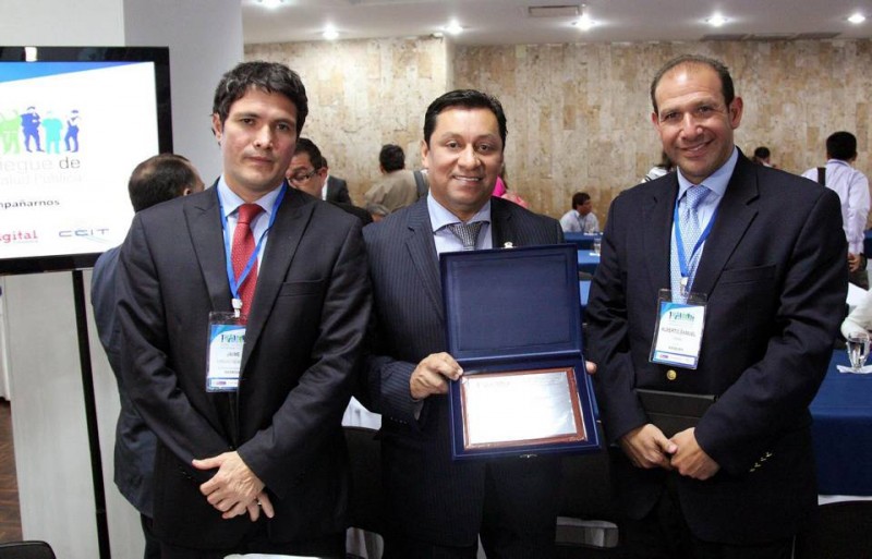 Jaime Vargas, Luis Francisco Bohorquez y Alberto Samuel Yohai. - Suministrada / GENTE DE CABECERA