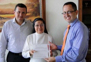 La hermana rectora Nubia Teresa Barco Jurado recibió la certificación para el colegio de La Presentación. - Tomada de www.colegiodelapresentacion.edu.co/ GENTE DE CABECERA