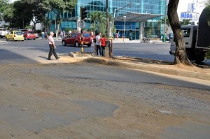 El Empas y el AMB ya terminaron sus obras en la carrera 33A con avenida Quebrada Seca, queda por solucionar la pavimentación del sector. - Didier Niño / GENTE DE CABECERA