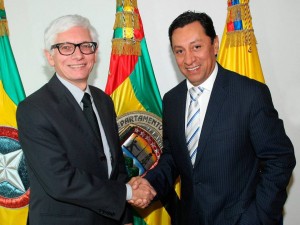 El embajador de Francia en Colombia, Jean-Marc Laforêt y el alcalde de Bucaramanga, Luis Francisco Bohórquez