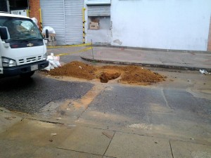 Una vez más obras en la calle 41 afectan a vecinos del sector. - Suministrada /GENTE DE CABECERA