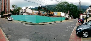 Foto demolición de 4 casas para construcción de SHANTIK
