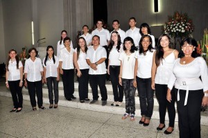 El coro de la parroquia Sagrado Corazón de Jesús está listo para debutar el domingo a las 12. - Laura Herrera /GENTE DE CABECERA