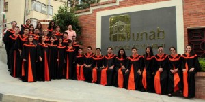 El Coro de la Unab es dirigido por el maestro Rafael Ángel Suescún Mariño, quien este año celebra dos décadas de trayectoria artística. - Suministrada / GENTE DE CABECERA