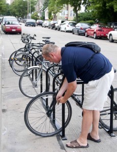 Así funcionan los parqueaderos públicos de bicicletas en algunas ciudades europeas