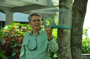 El profesor Víctor Manuel Angulo, inventor de la ‘trampa para insectos vivos’. - Suministrada / GENTE DE CABECERA