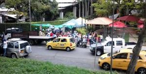 La ciudadana se queja por los locales comerciales que se establecieron en el parque Mejoras Públicas. - Suministrada / GENTE DE CABECERA