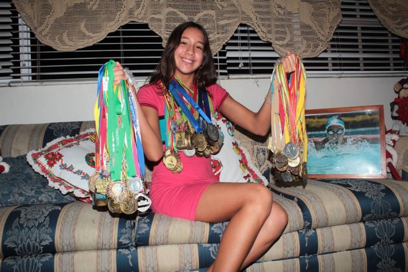 La ayuda de los padres de Valentina ha sido indispensable en los éxitos que ha cosechado en su corta carrera como nadadora