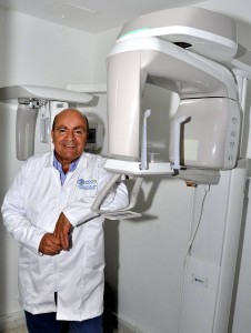 El odontólogo Miguel Ordóñez resaltó la importancia de innovar los aparatos de radiología, pues cada vez salen al mercado los que traen y emiten menos radiación.