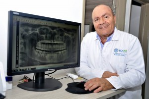 Aunque al doctor Ordóñez siempre le gustó la ortodoncia, hoy su campo profesional y académico se mueve en torno a la radiología. - Laura Herrera /GENTE DE CABECERA