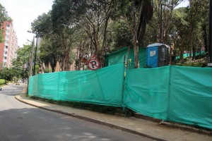 Al parque Los Sarrapios se le hizo un encerramiento para avanzar con las obras de remodelación - Javier Gutiérrez / GENTE DE CABECERA