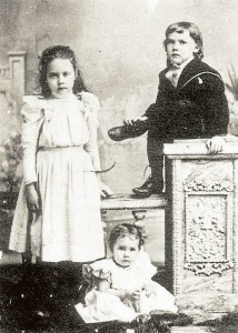 Niños del hogar Peña Puyana, es decir hijos del General Alejandro Peña y Francisca Puyana Martínez. - Tomada de www.ellibrototal