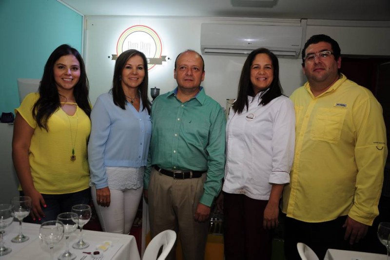 María Alejandra Gamarra, Imelva Montagut, Ricardo Gamarra, Ayarin Hernández y William Carrillo. - Didier Niño / GENTE DE CABECERA