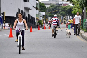 La carrera 27 es una de las vías acondicionadas para que los amantes de la bicicleta tengan un espacio para disfrutar su vehículo