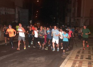 Los integrantes de Running Bucaramanga recorren las calles de Cabecera los jueves en la noche. - Javier Gutiérrez / GENTE DE CABECERA