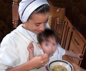 La comunidad religiosa asiste a las madres solteras de bajos recursos económicos y a sus hijos. - Tomada de Internet / GENTE DE CABECERA