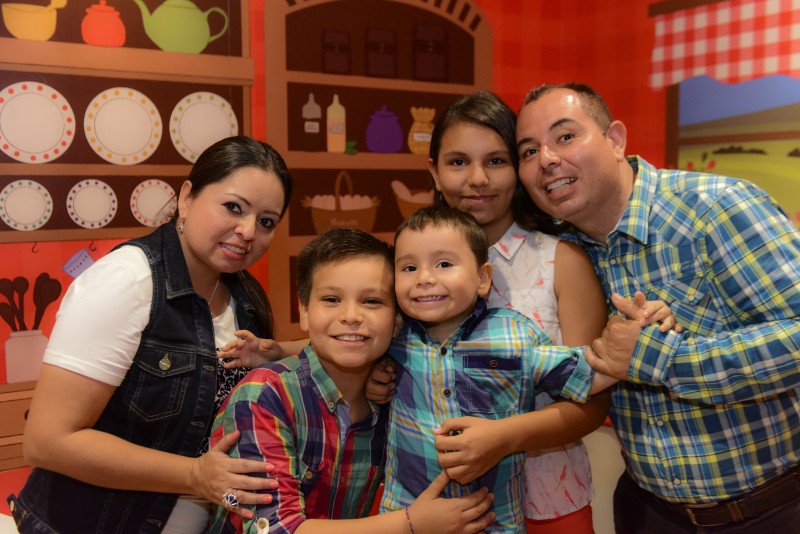 Carolina Duarte, Diego Alejandro Gil, Carlos Javier Duarte, Andrea Catalina Gil y Carlos Gil Sayer.